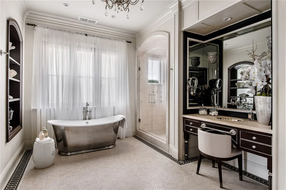 500 Poinsettia Avenue Manhattan Beach, CA 90266