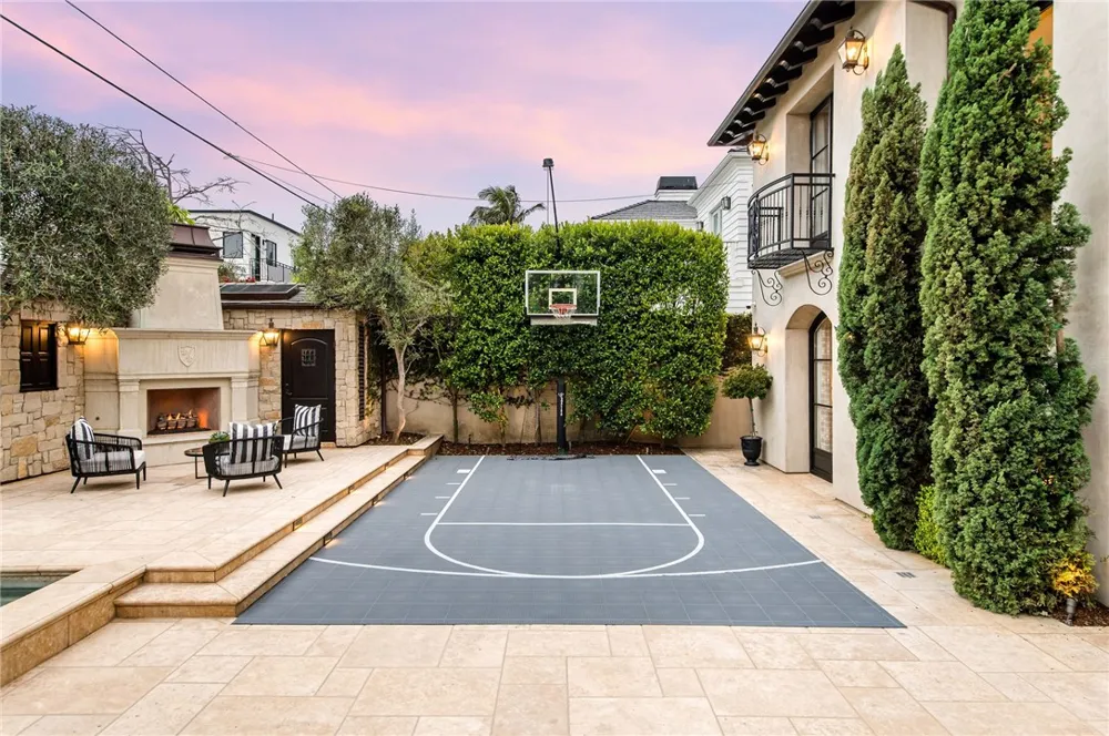 500 Poinsettia Avenue Manhattan Beach, CA 90266