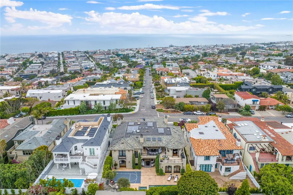 500 Poinsettia Avenue Manhattan Beach, CA 90266