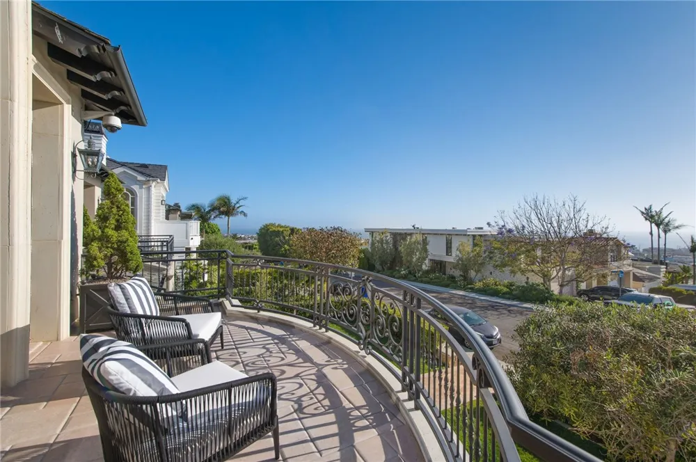 500 Poinsettia Avenue Manhattan Beach, CA 90266