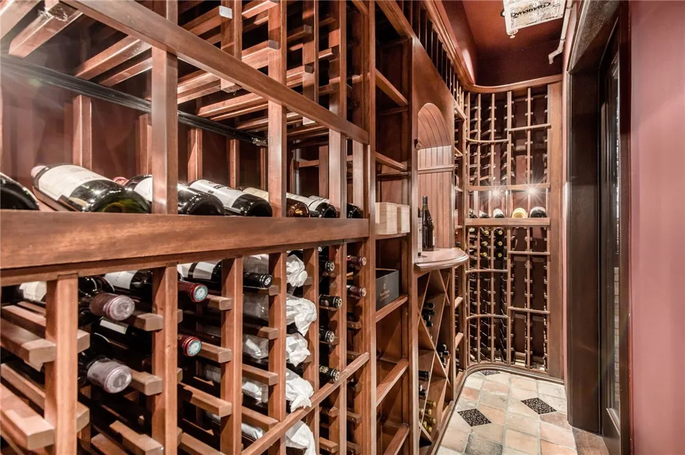 500 Poinsettia Avenue Manhattan Beach, CA 90266