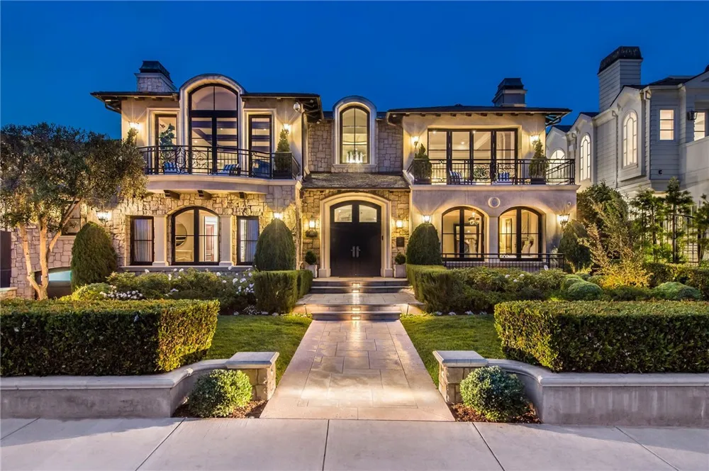 500 Poinsettia Avenue Manhattan Beach, CA 90266