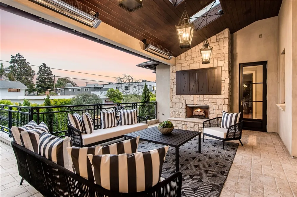 500 Poinsettia Avenue Manhattan Beach, CA 90266