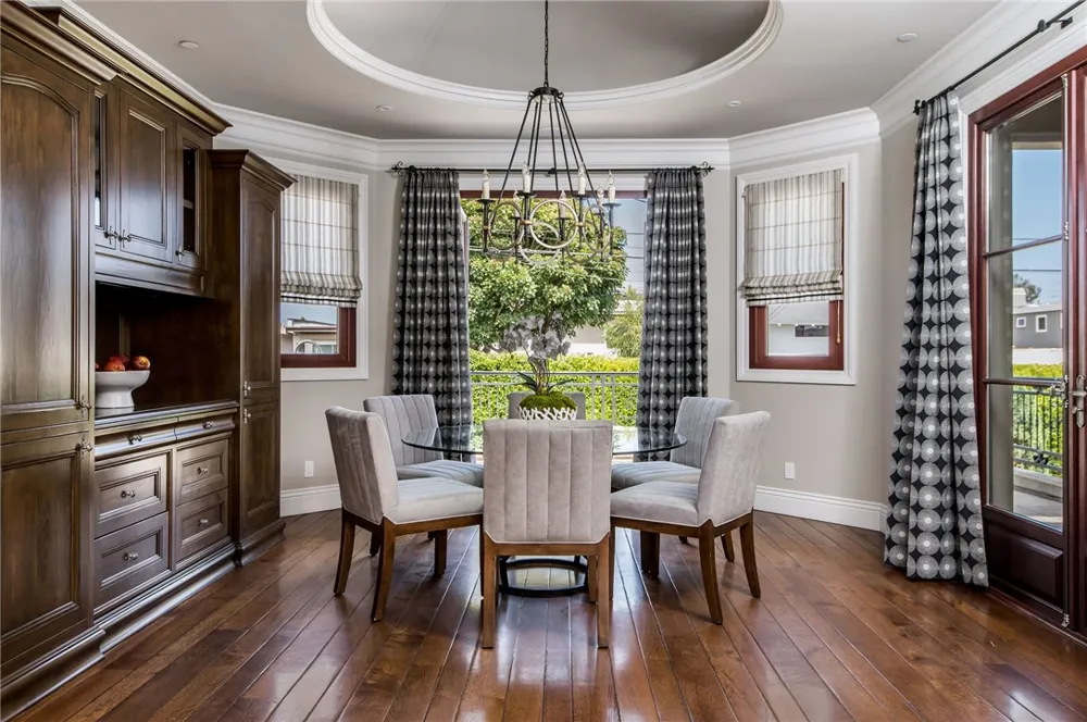500 Poinsettia Avenue Manhattan Beach, CA 90266