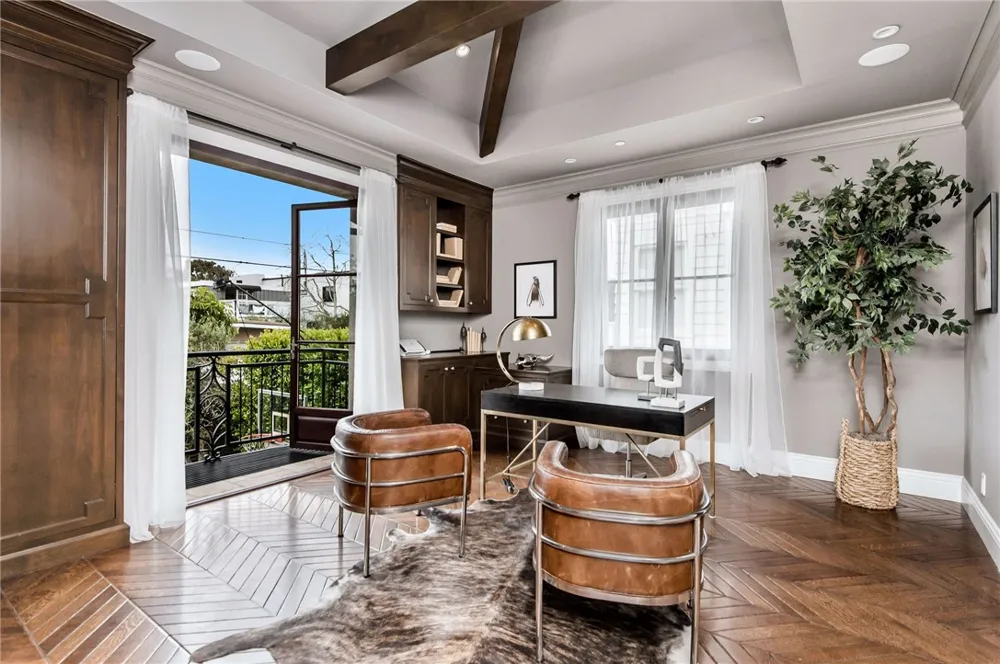 500 Poinsettia Avenue Manhattan Beach, CA 90266