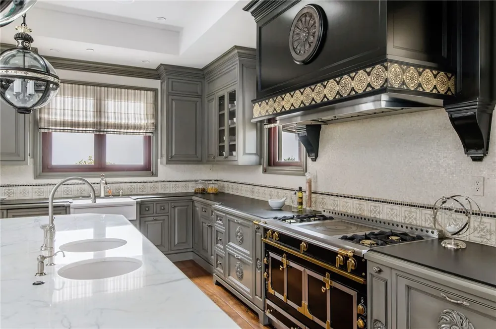 500 Poinsettia Avenue Manhattan Beach, CA 90266