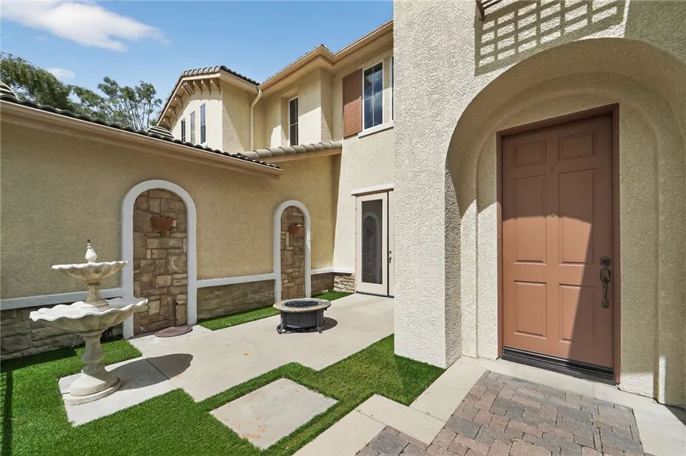 25941 Verandah Court Stevenson Ranch, CA 91381