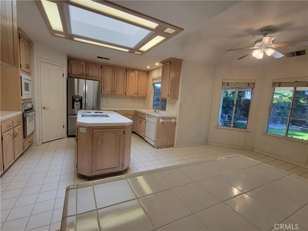819 E Woodhaven Fresno, CA 93720