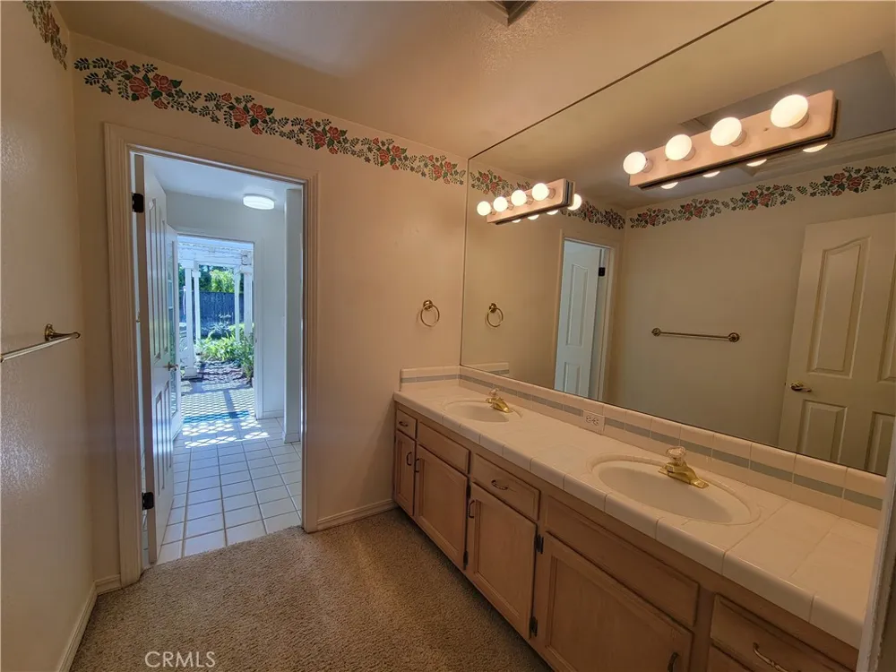 819 E Woodhaven Fresno, CA 93720