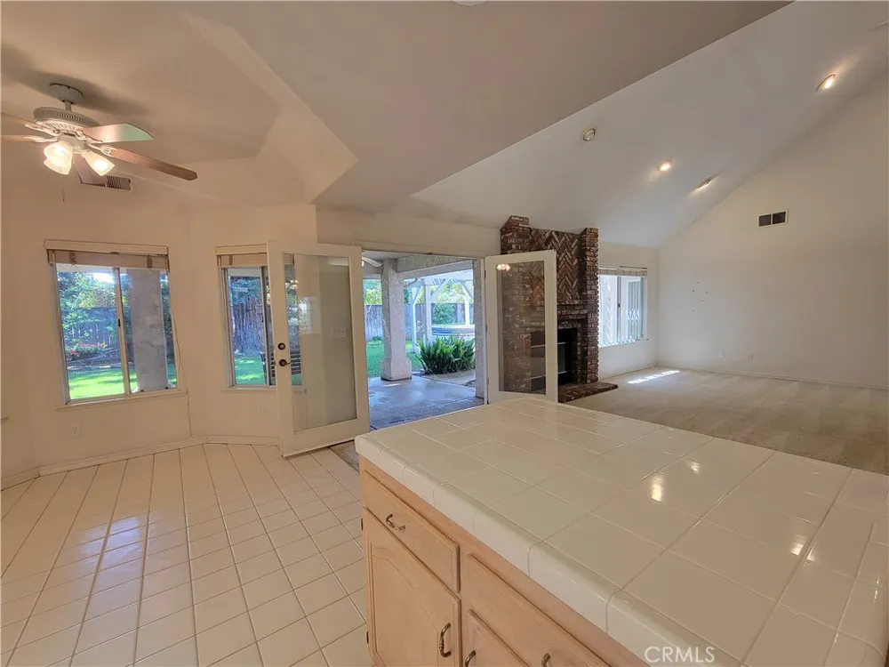 819 E Woodhaven Fresno, CA 93720