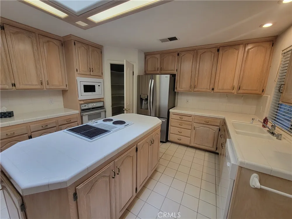819 E Woodhaven Fresno, CA 93720