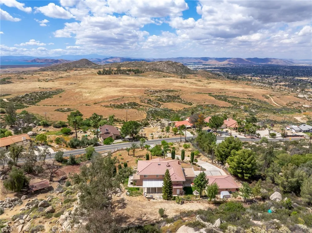 28368 Rawlings Road Hemet, CA 92544