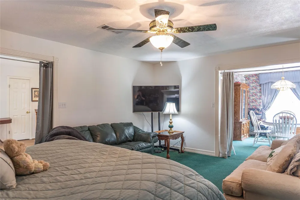 108 White Oak Village Mills, TX 77663