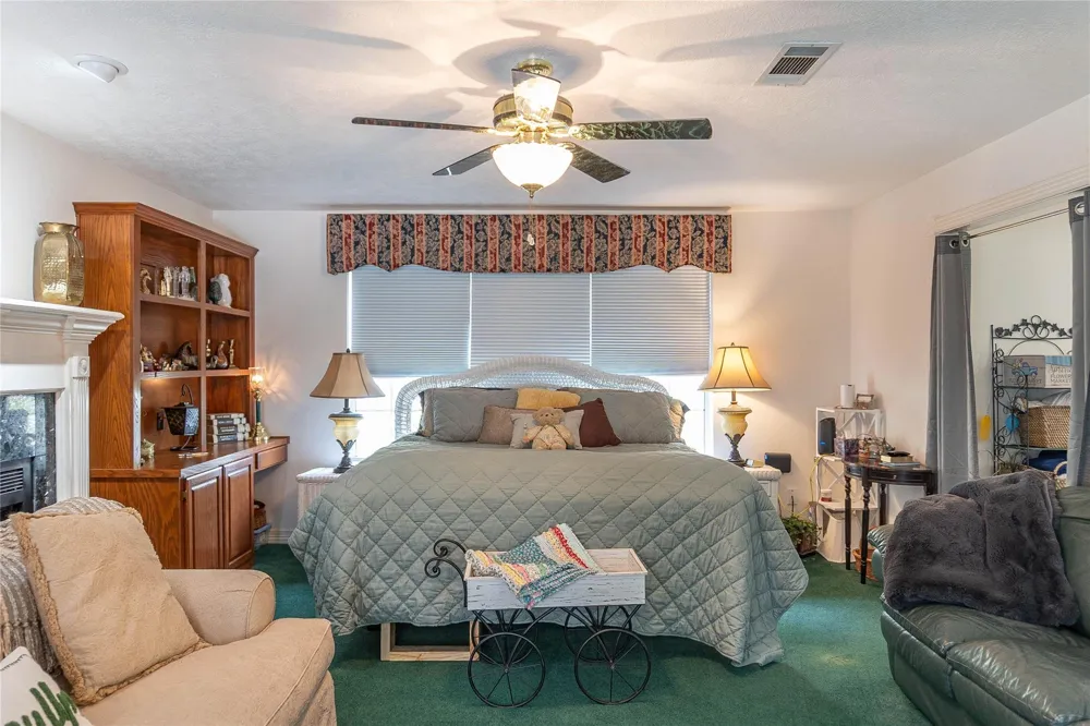 108 White Oak Village Mills, TX 77663