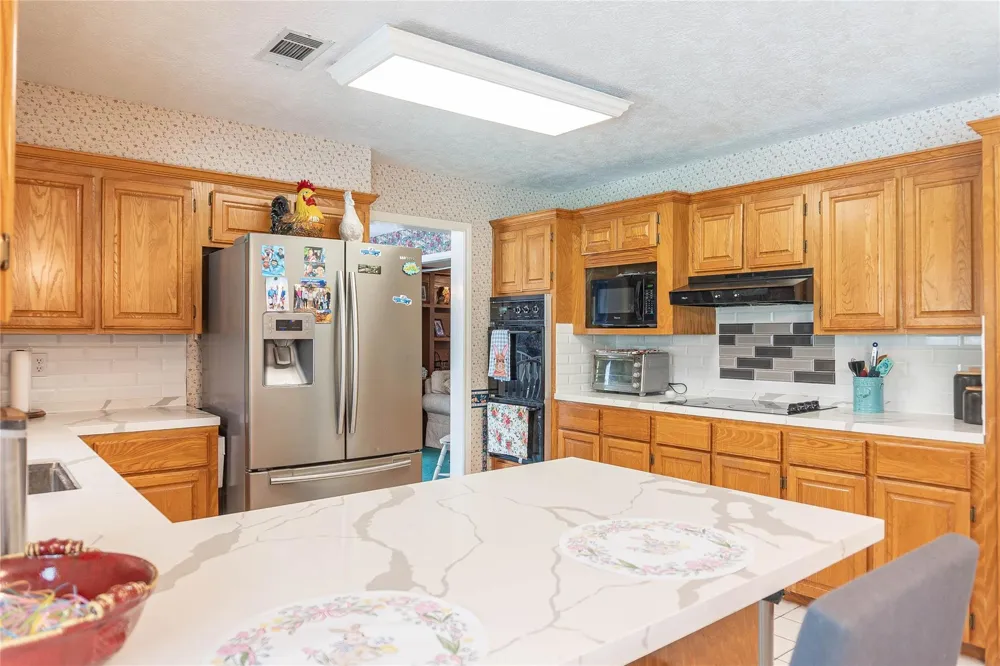 108 White Oak Village Mills, TX 77663