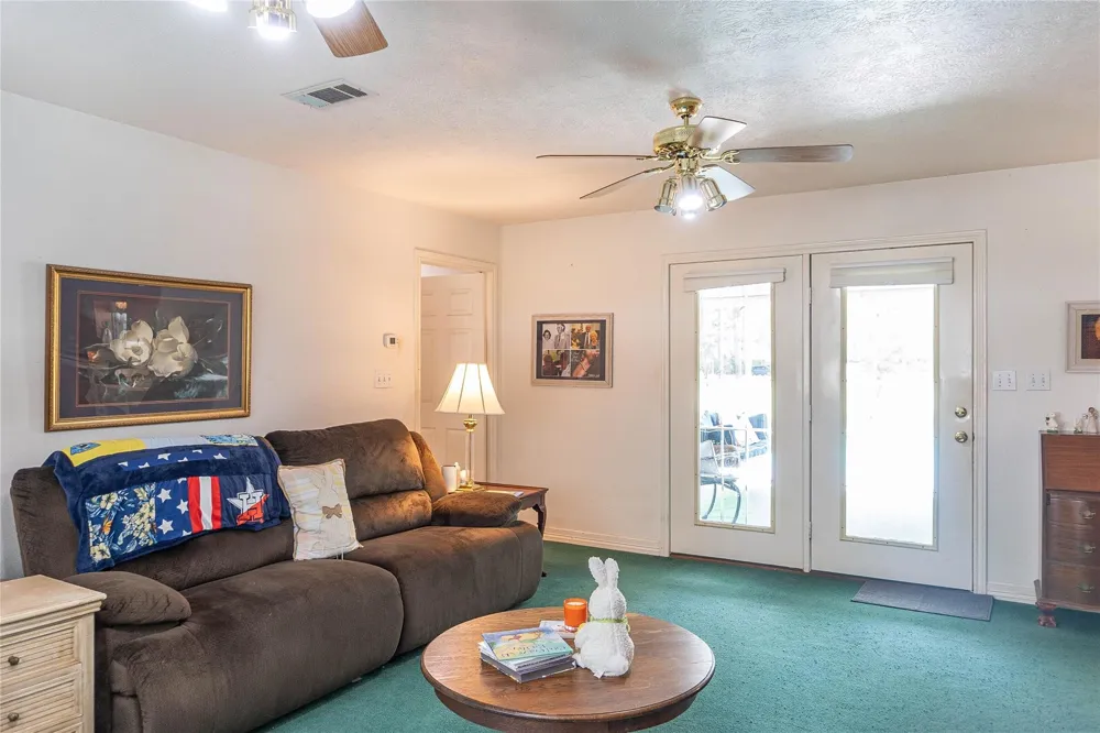 108 White Oak Village Mills, TX 77663