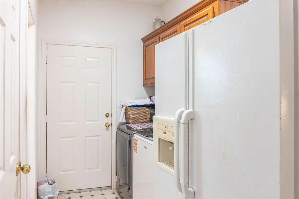 108 White Oak Village Mills, TX 77663