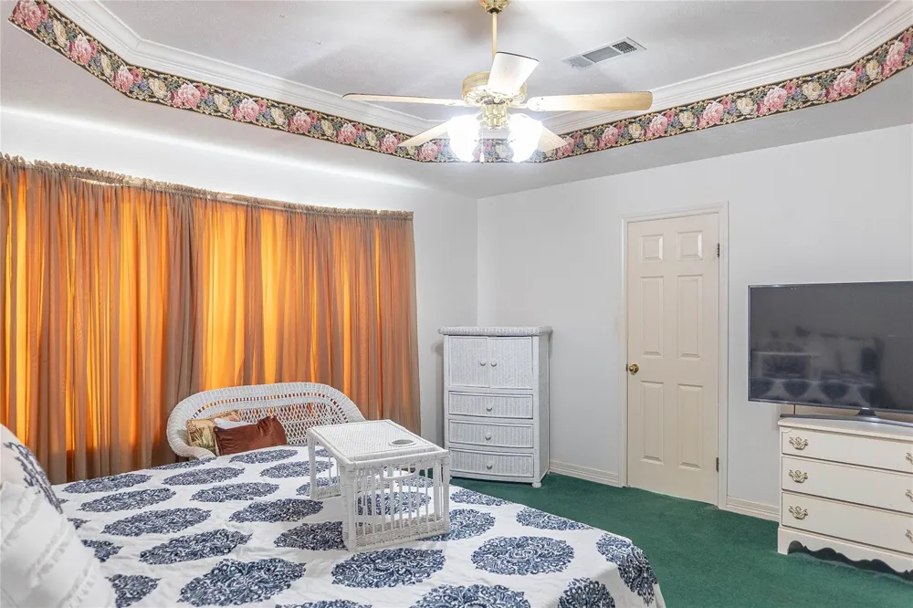 108 White Oak Village Mills, TX 77663