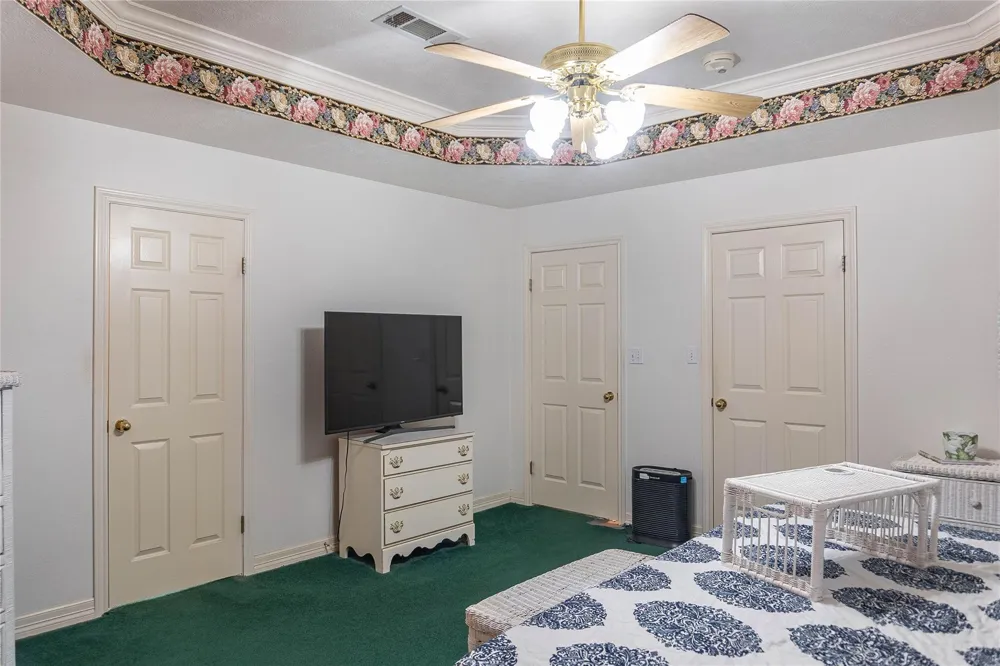 108 White Oak Village Mills, TX 77663