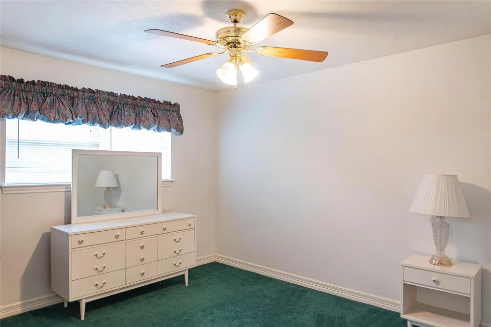 108 White Oak Village Mills, TX 77663