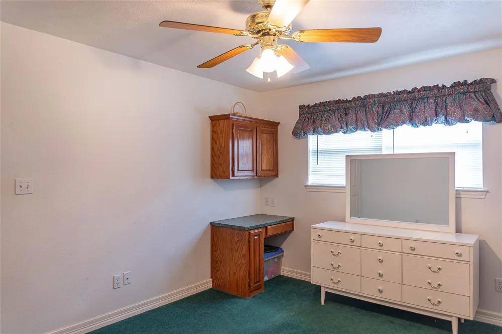 108 White Oak Village Mills, TX 77663