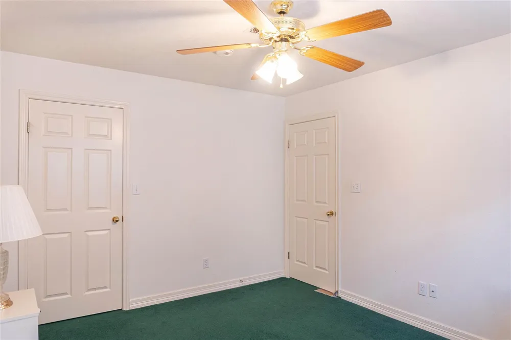108 White Oak Village Mills, TX 77663