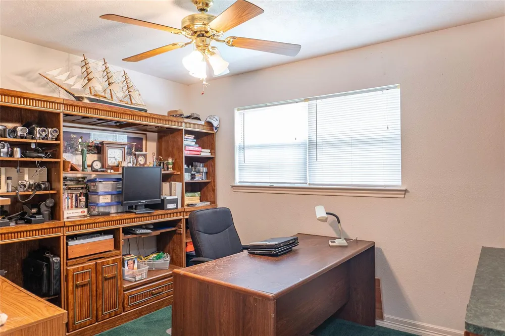 108 White Oak Village Mills, TX 77663