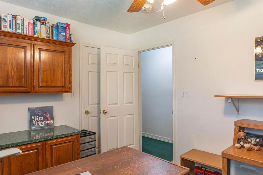 108 White Oak Village Mills, TX 77663