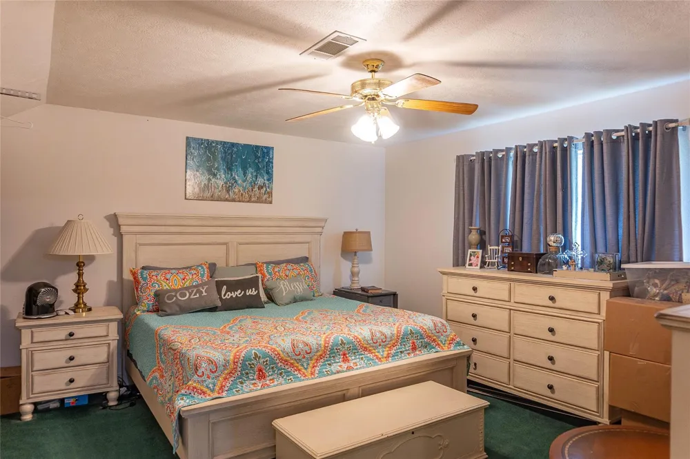 108 White Oak Village Mills, TX 77663