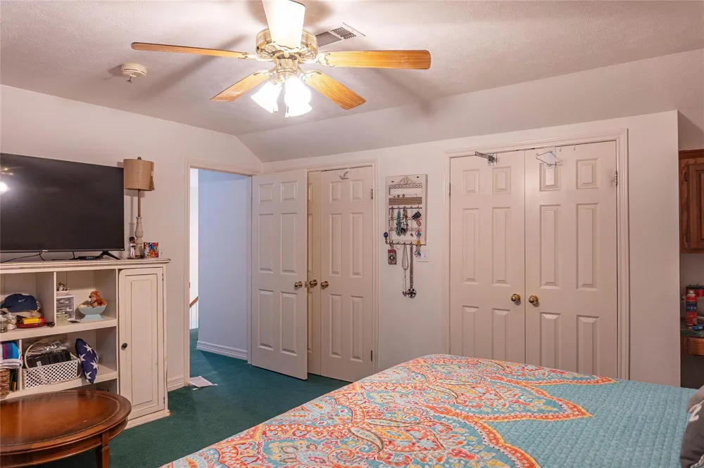 108 White Oak Village Mills, TX 77663
