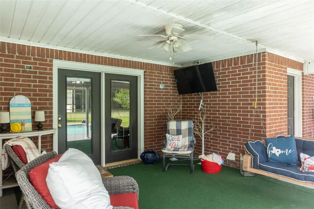 108 White Oak Village Mills, TX 77663