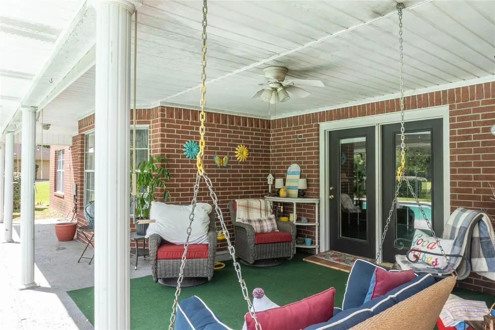 108 White Oak Village Mills, TX 77663