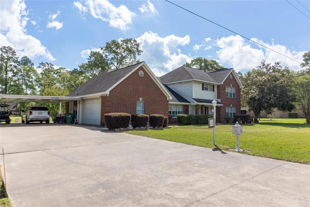 108 White Oak Village Mills, TX 77663