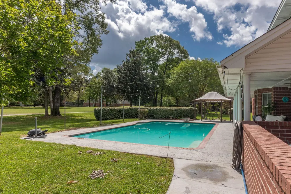 108 White Oak Village Mills, TX 77663