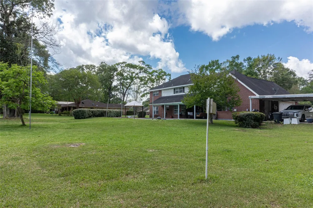 108 White Oak Village Mills, TX 77663