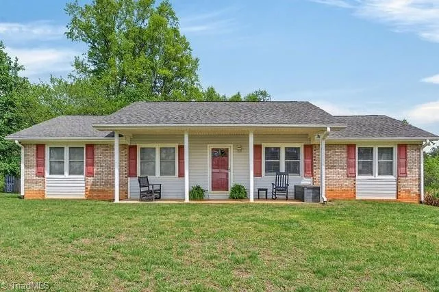 1319 S Old US Highway 52 Pilot Mountain, NC 27041