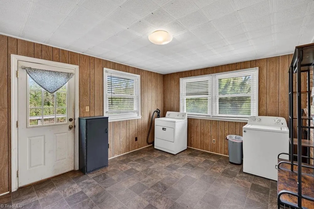 1319 S Old US Highway 52 Pilot Mountain, NC 27041