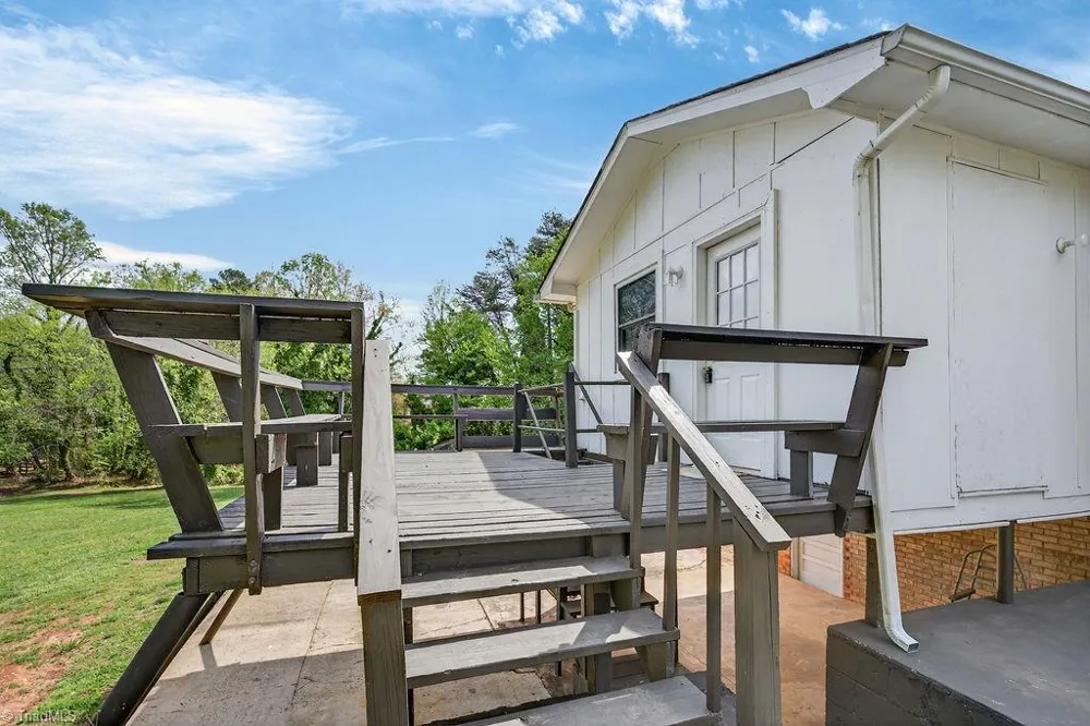 1319 S Old US Highway 52 Pilot Mountain, NC 27041