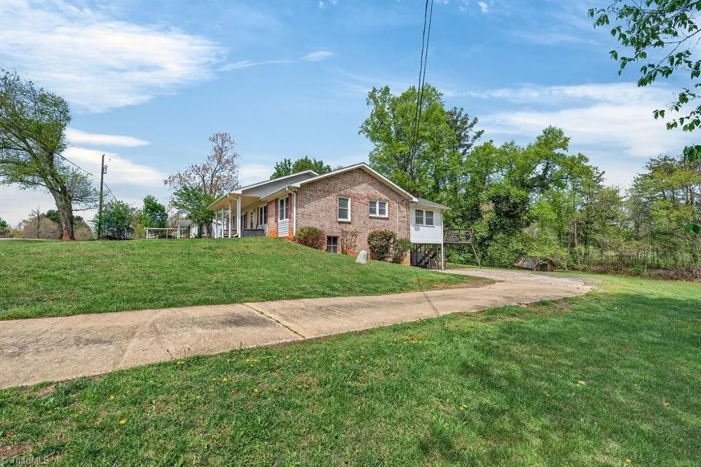 1319 S Old US Highway 52 Pilot Mountain, NC 27041