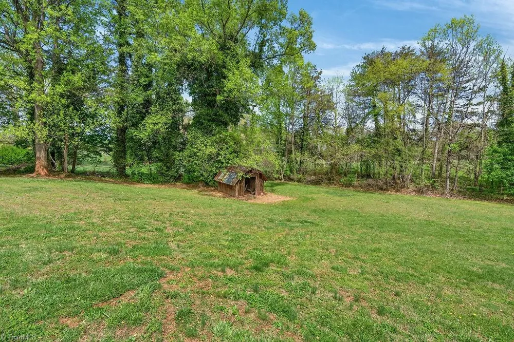 1319 S Old US Highway 52 Pilot Mountain, NC 27041