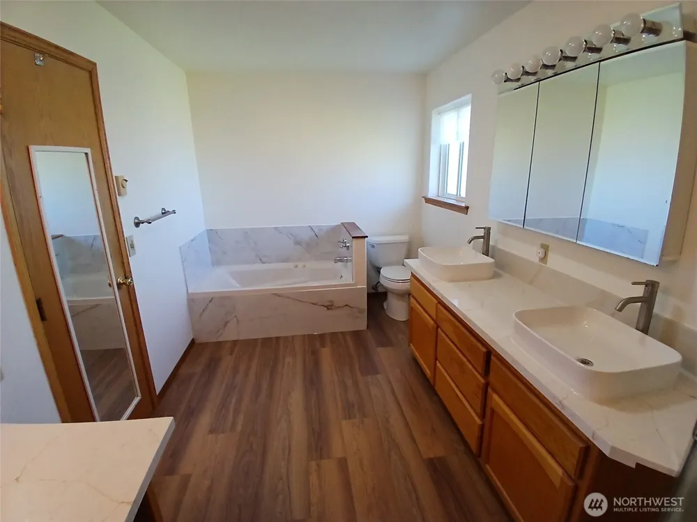 10 Spruce Court South Bend, WA 98586