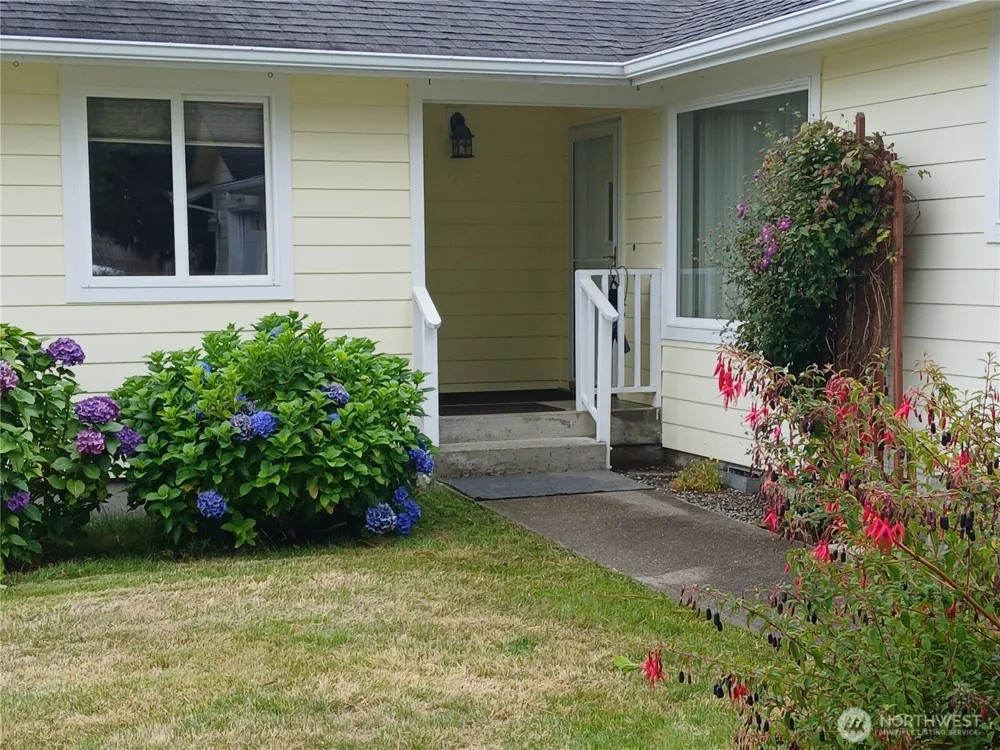 10 Spruce Court South Bend, WA 98586