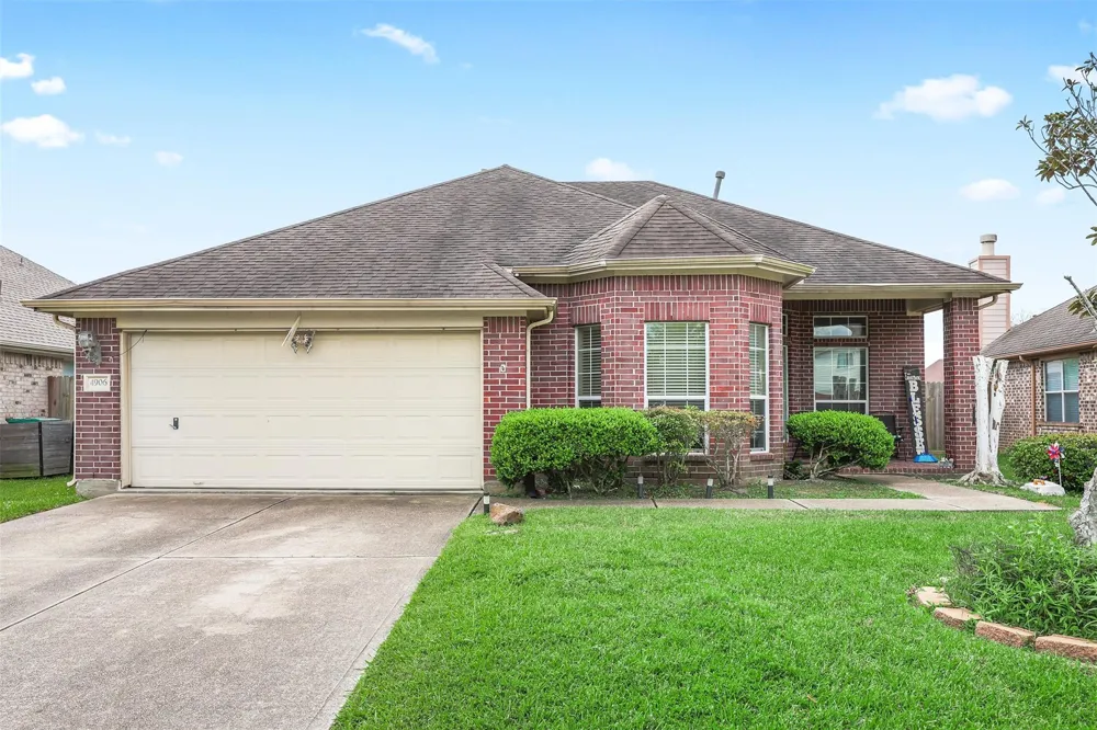 4906 Chase Stone Drive Bacliff, TX 77518