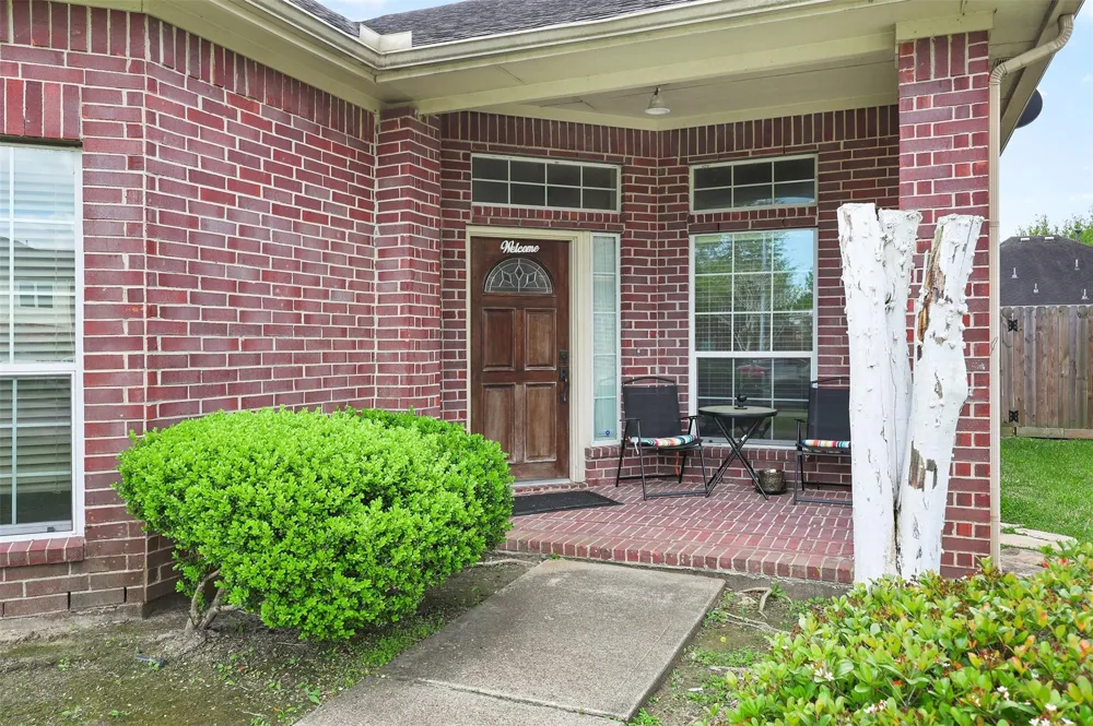 4906 Chase Stone Drive Bacliff, TX 77518