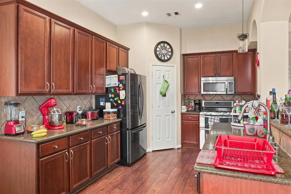 4906 Chase Stone Drive Bacliff, TX 77518