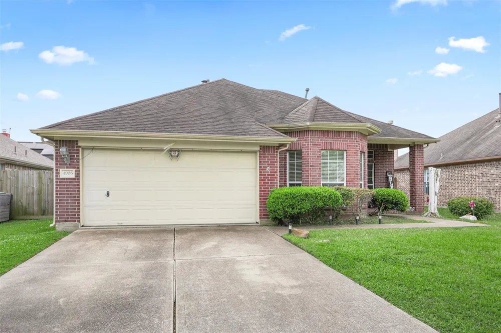 4906 Chase Stone Drive Bacliff, TX 77518