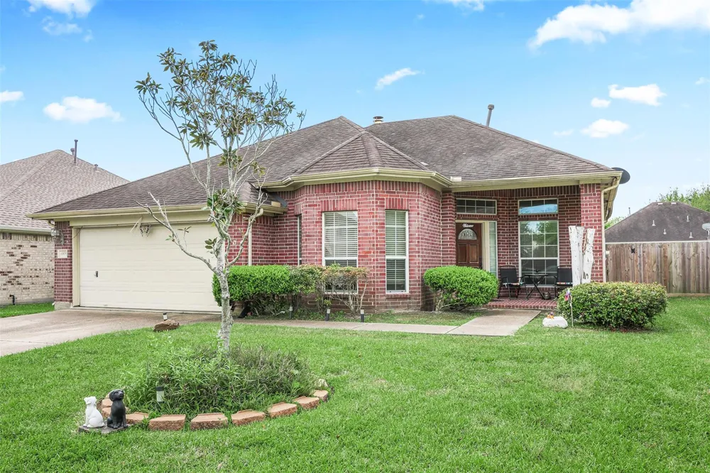 4906 Chase Stone Drive Bacliff, TX 77518