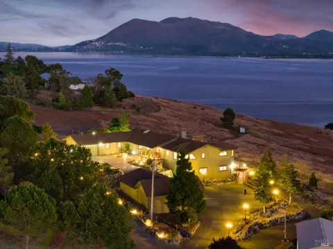425 Lake Vista Drive