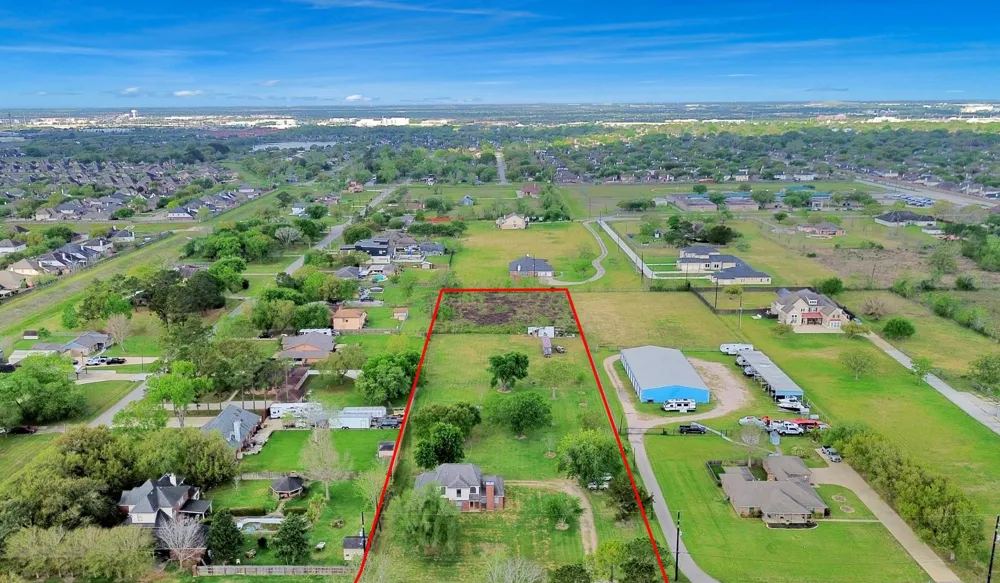 2326 Brookney Street Pearland, TX 77584
