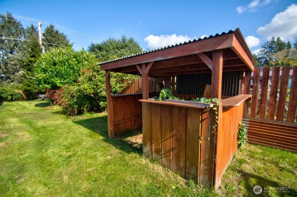 715 Copalis Beach Road Copalis Beach, WA 98535